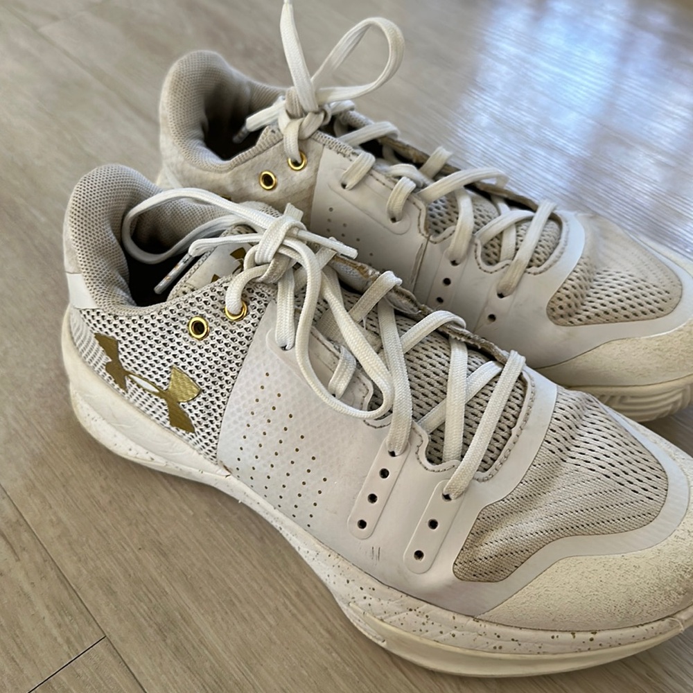 Under Armour volleyball shoes. Good condition. See photos